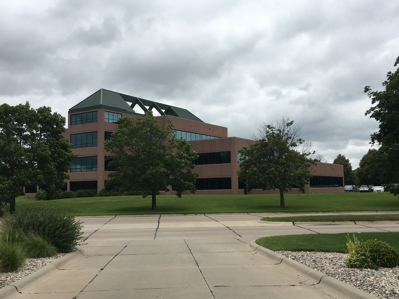 600 Stevens Port Dr, North Sioux City, SD 57049